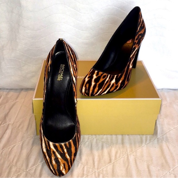 Michael Kors Pump Dark Camel Size 9 NWT - Picture 2 of 16